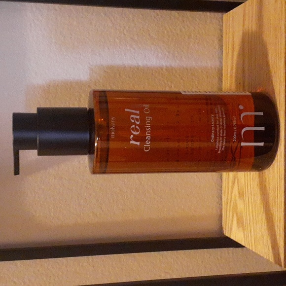Molvany Real cleansing oil. 6.7 fl. oz. Brand New. - Picture 2 of 9